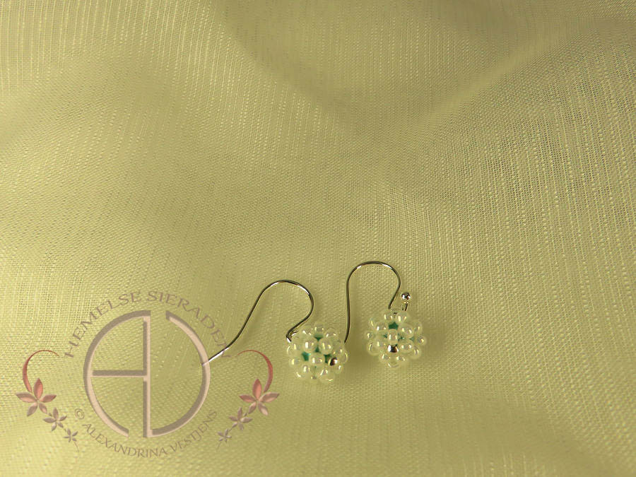 alexandrinalijn-oorbellen-bruid-ivooremerald-groen1