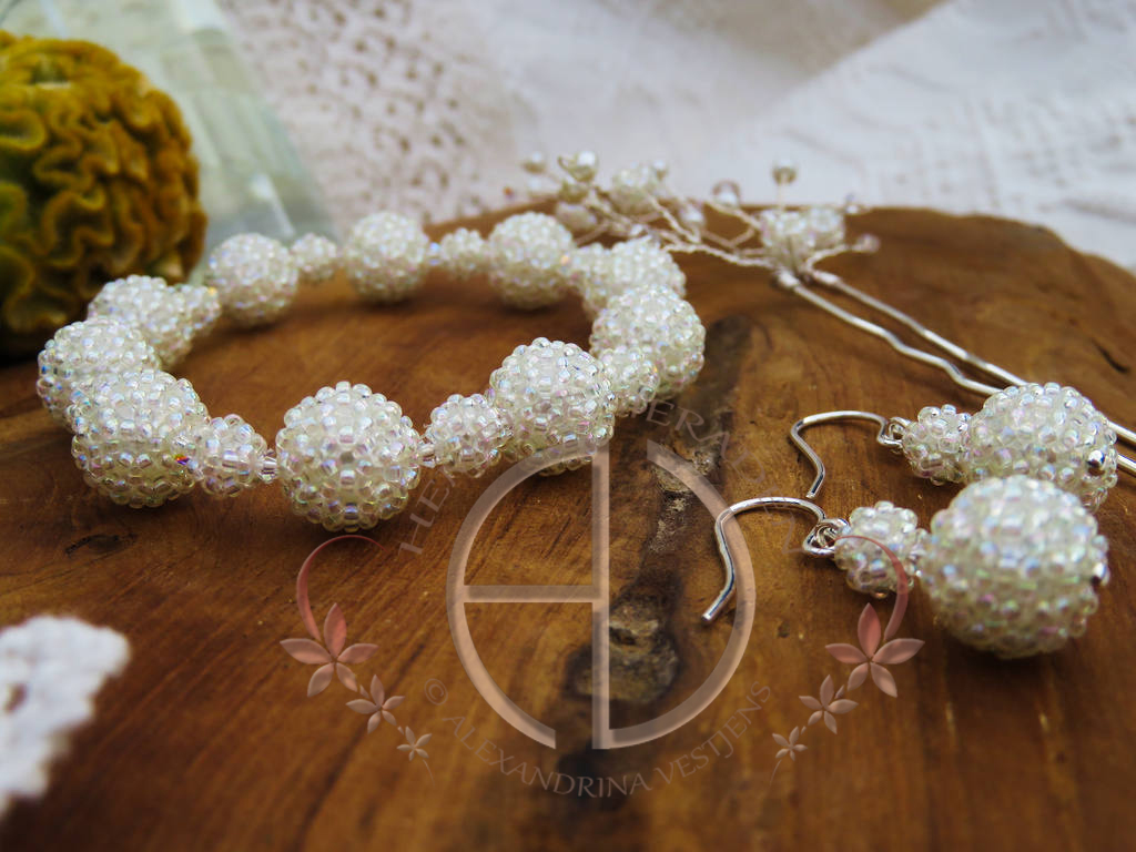 Lisandrinalijn-set-bridal-crystal-ivoor-met-Swarovski-2