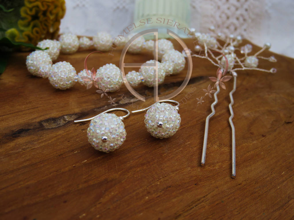 Lisandrinalijn-set-bridal-crystal-ivoor-met-Swarovski-3